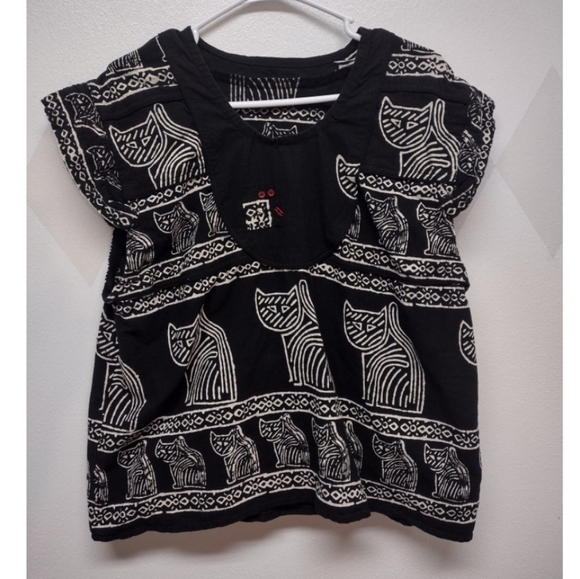 Cat print top with curved neck line - Picture 1 of 10